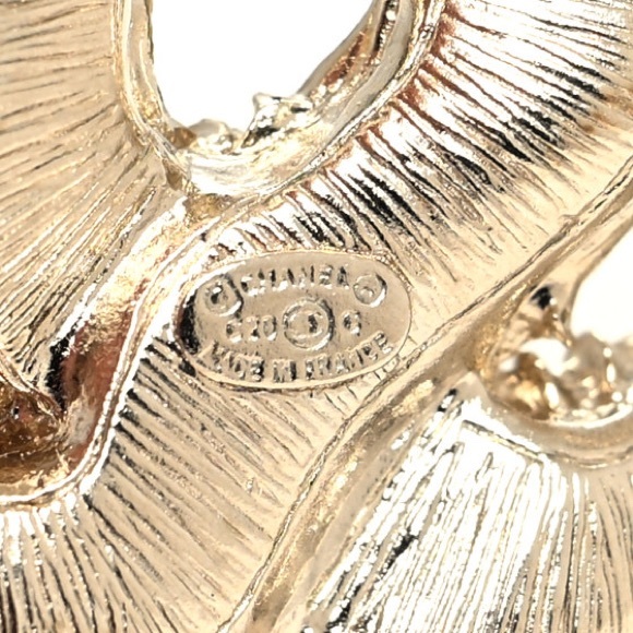 Authentic Channel brooch - Picture 2 of 7